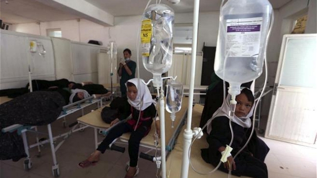 Al menos 220 niñas fueron intoxicadas con gas en un colegio de Afganistán