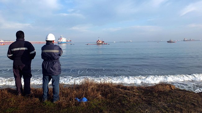 Gobierno evalúa demanda por daño ambiental tras nuevo derrame en Quintero