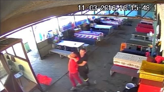 Cámaras captaron agresión de gendarmes a reos en cárcel de Chillán