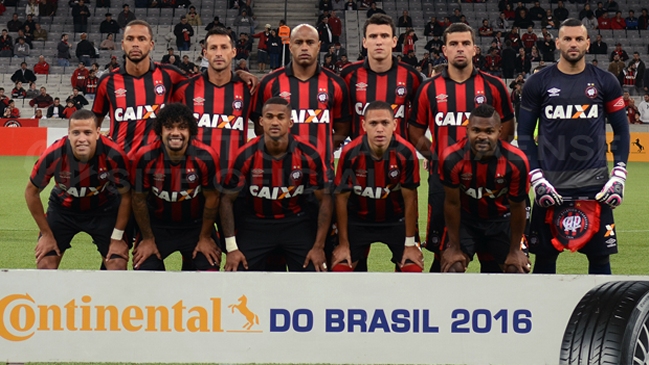 Christian Vilches fue titular en goleada de Atlético Paranaense que avanzó en Copa Brasil