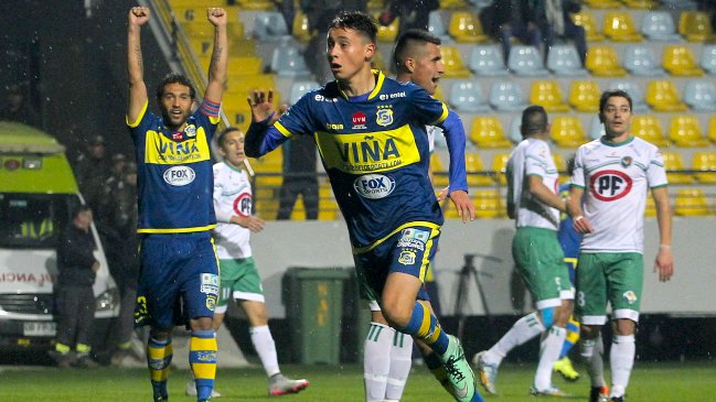 Everton quedó a un paso de ascender tras superar a Deportes Puerto Montt en Viña del Mar