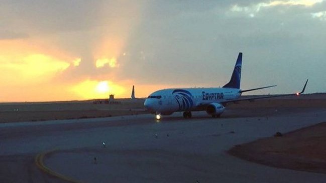 Avión con 69 personas a bordo desapareció de los radares