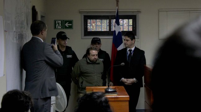 Vecinos impidieron llegada de imputado por ataque a Nabila Rifo a Chile Chico