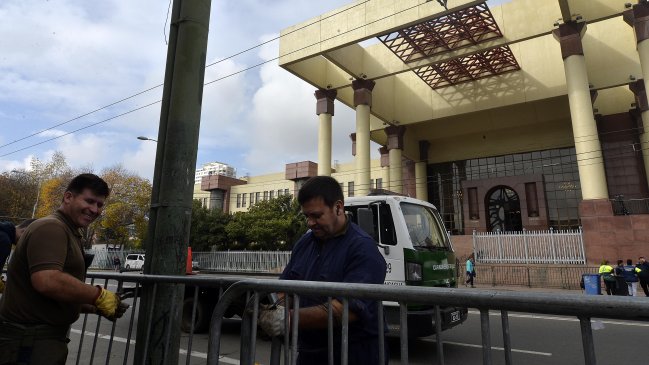 Las calles de Valparaíso se alistan para un ajetreado 21 de mayo