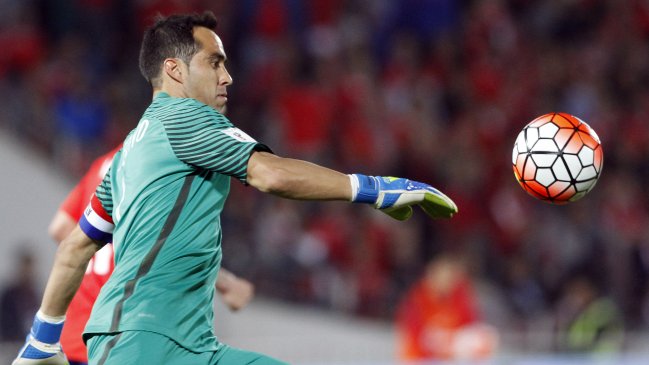 Claudio Bravo está en duda para el amistoso ante Jamaica