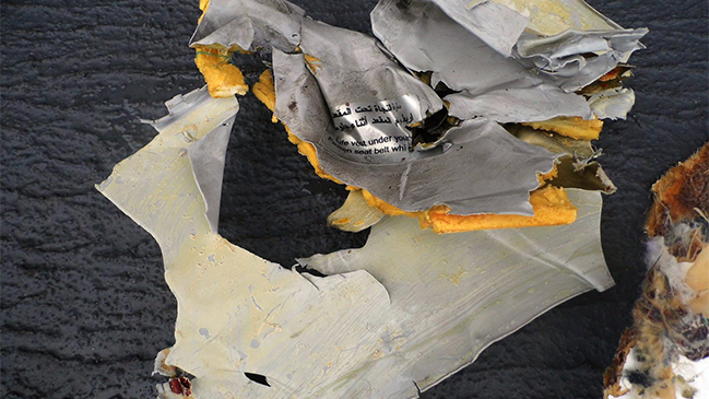 La presencia de humo en el avión de Egyptair sigue sin aclarar el siniestro