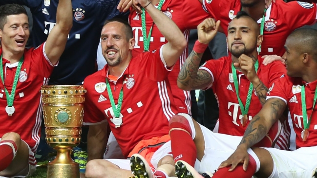 Arturo Vidal alzó un nuevo título con FC Bayern y acrecentó su gran palmarés