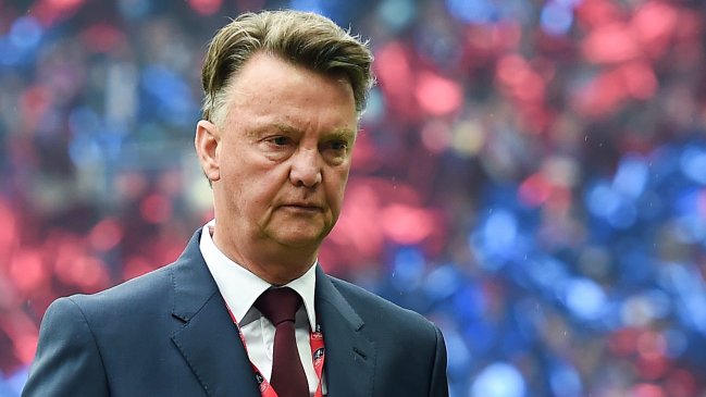 Manchester United despidió al entrenador holandés Louis van Gaal