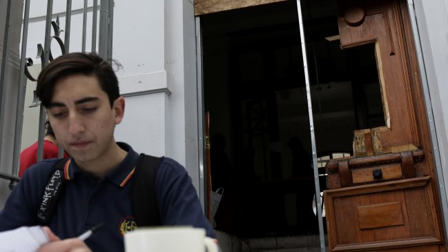 Estudiantes se tomaron nuevamente Liceo de Aplicación