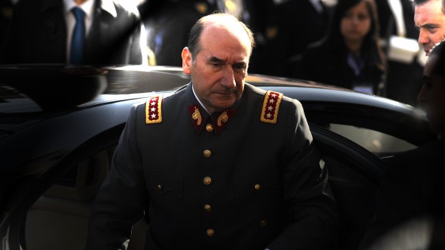 Esposa e hijos del general Fuente-Alba registran 32 inscripciones de vehículos