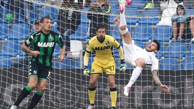 El gol de chilena de Pinilla, el mejor de la temporada en Italia