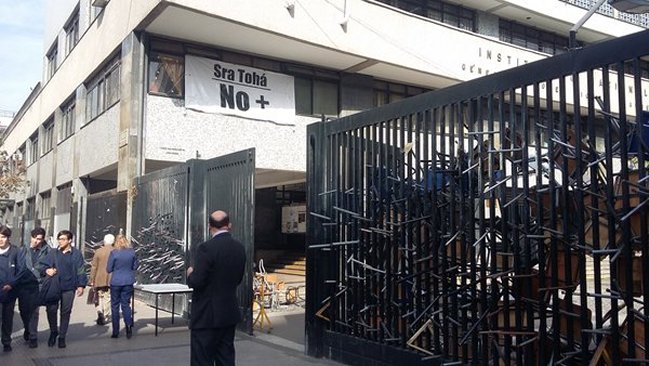 Estudiantes del Instituto Nacional se tomaron el establecimiento