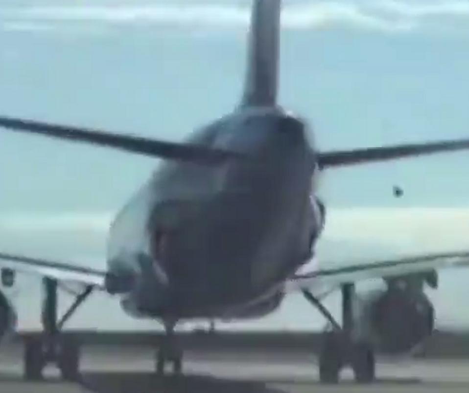 La Serena: Por grabar despegue de avión terminaron con lesiones leves