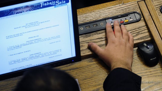 Diputados socialistas proponen profundizar la Ley de Lobby