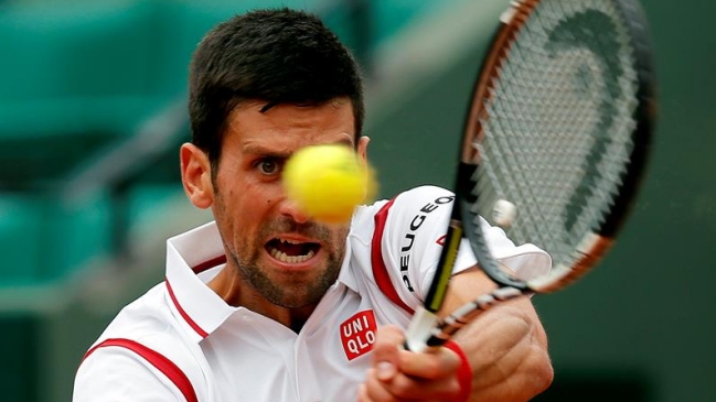 Djokovic avanzó con autoridad a la tercera ronda de Roland Garros