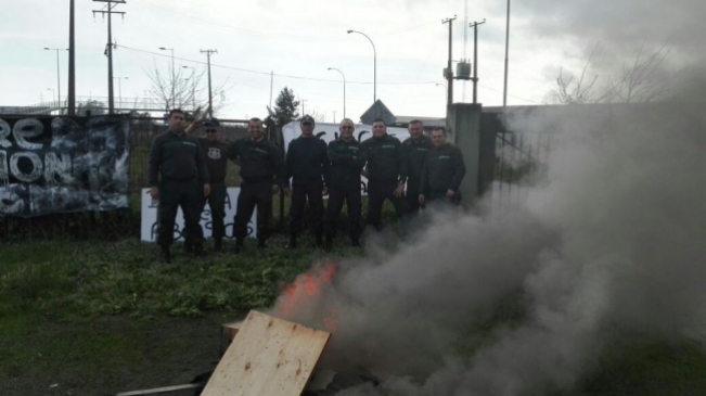 Coronel: Funcionarios de Gendarmería se tomaron la cárcel de menores