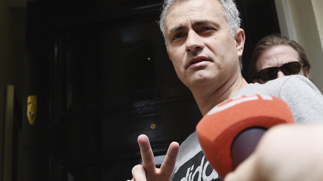 Manchester United oficializó la llegada de Mourinho