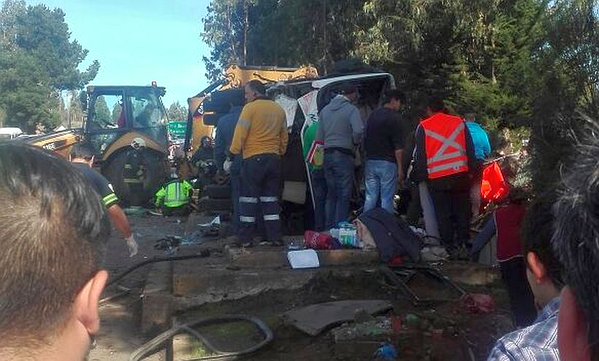Accidente múltiple en Carahue deja al menos cinco víctimas fatales