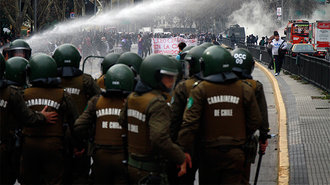 Gobierno: Carabineros no se inhibió en marcha de estudiantes