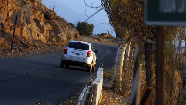 Conductora murió al caer por un barranco de 150 metros en camino a Farellones