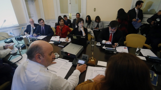 Ministra Castillo expone ante comisión de Salud por errores en decreto del AUGE