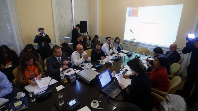 Diputados anunciaron comisión investigadora por decretos AUGE de 2013 y 2016