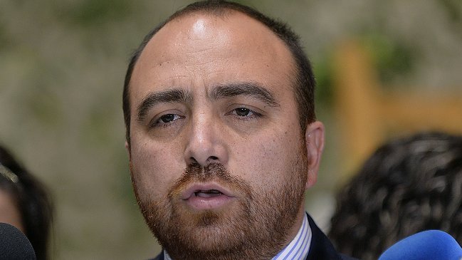 Diputado DC tras la Adimark: Debemos rectificar, la gente quiere un cambio de giro