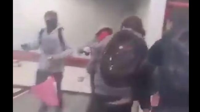 Metro: Pasajeros redujeron y golpearon a grafitero