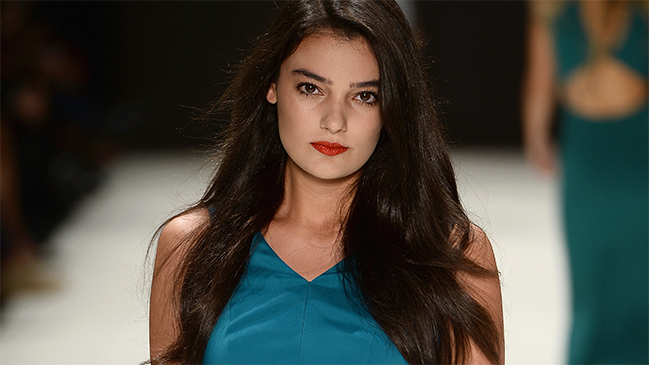 Ex Miss Turquía fue condenada a prisión por 