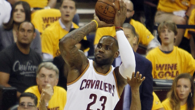 LeBron James confía en conseguir el título esta vez ante Golden State Warriors