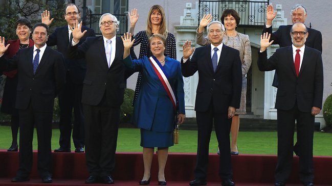 Malos resultados en las encuestas ponen en el debate un cambio de gabinete