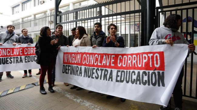 Estudiantes universitarios y secundarios extienden protestas