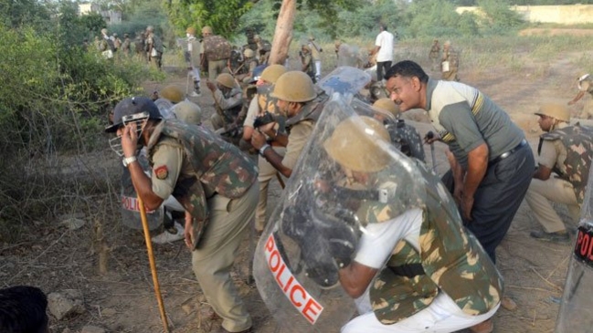 Al menos 24 muertos en enfrentamientos de grupo radical con Policía en India