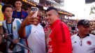 Gary Medel acaparó la atención de los hinchas en llegada de Chile al Levi\'s Stadium