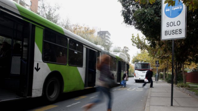 Transantiago instalará 245 cámaras para evitar ingreso de autos a vías exclusivas