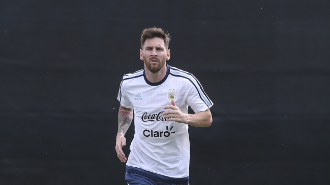 Lionel Messi volvió a entrenar diferenciado y es duda para duelo ante Chile
