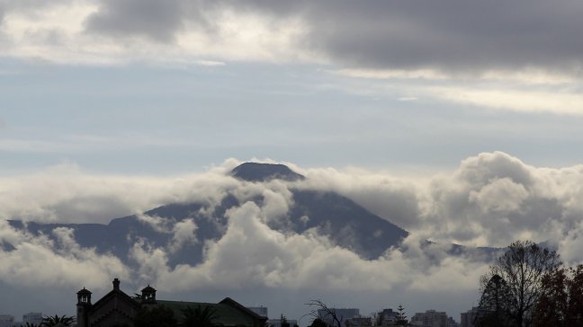 Bomberos rescató a siete personas que se extraviaron en cerro Manquehue