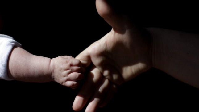 Siete de cada 10 niños chilenos nace fuera de la institución del matrimonio