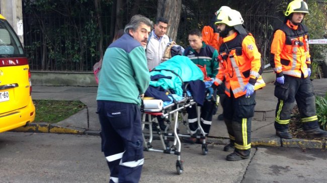 Camioneta y furgón escolar chocaron en Providencia