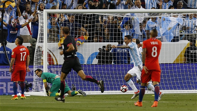 Argentina evidenció las falencias de un Chile que debutó con derrota en la Copa América