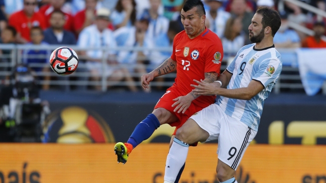 Gary Medel perdió la paciencia y se descargó contra los 