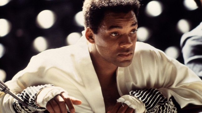 Lennox Lewis y Will Smith portarán féretro con los restos de Ali