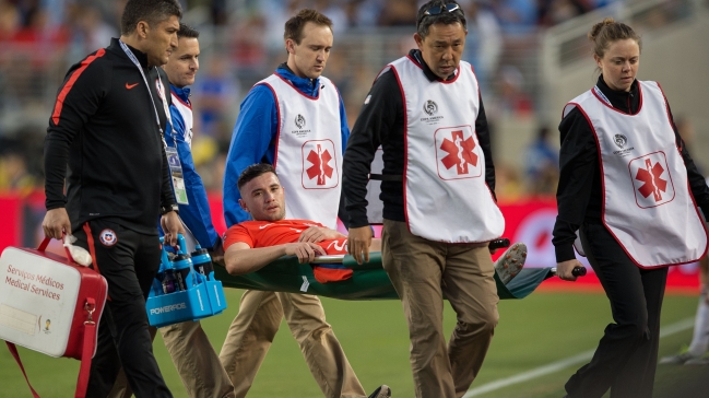 Eugenio Mena presenta un desgarro y el miércoles se hará nuevos análisis