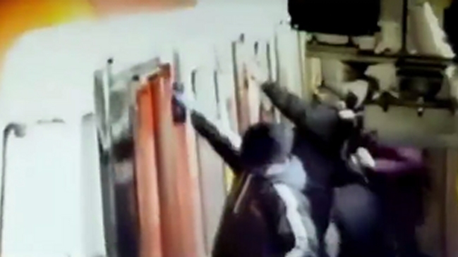 Grafiteros quedaron con firma mensual y prohibición de acercarse a estación del Metro