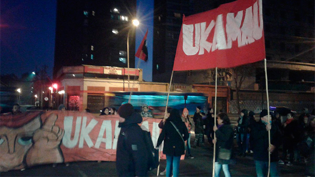 Manifestantes protestan en la Alameda por viviendas sociales