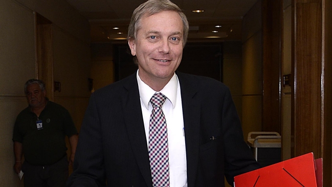 José Antonio Kast ironiza y pregunta cuándo renunciará la Presidenta