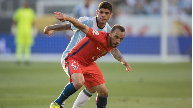 Marcelo Díaz se realizó exámenes y arriesga perderse duelo ante Bolivia