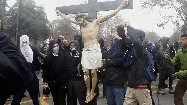 Confech y saqueo a iglesia: 