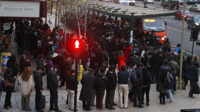 Santiago: Complicada hora punta PM por daños en el Metro