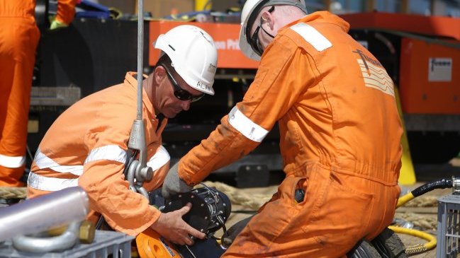 Encuentran tres nuevas posibles piezas del MH370 en Madagascar y Australia